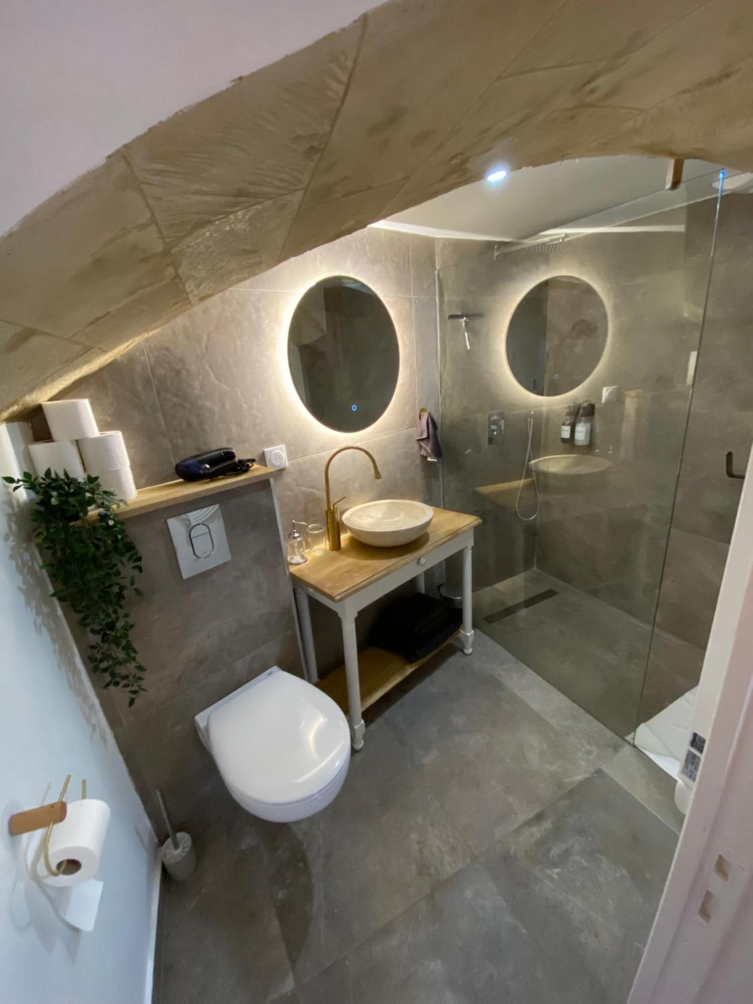 Suite Atypique En Plein Centre De Pontoise Exterior photo